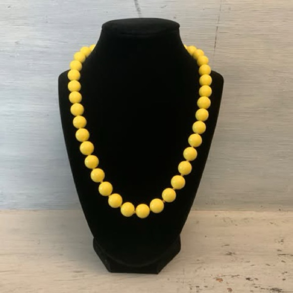 Vintage Yellow Box Clasp‎ Bead Necklace Good Condition